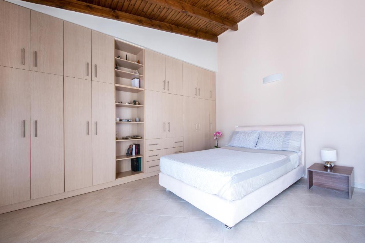 Top Floor Modern Studio In Central Koropi Luaran gambar